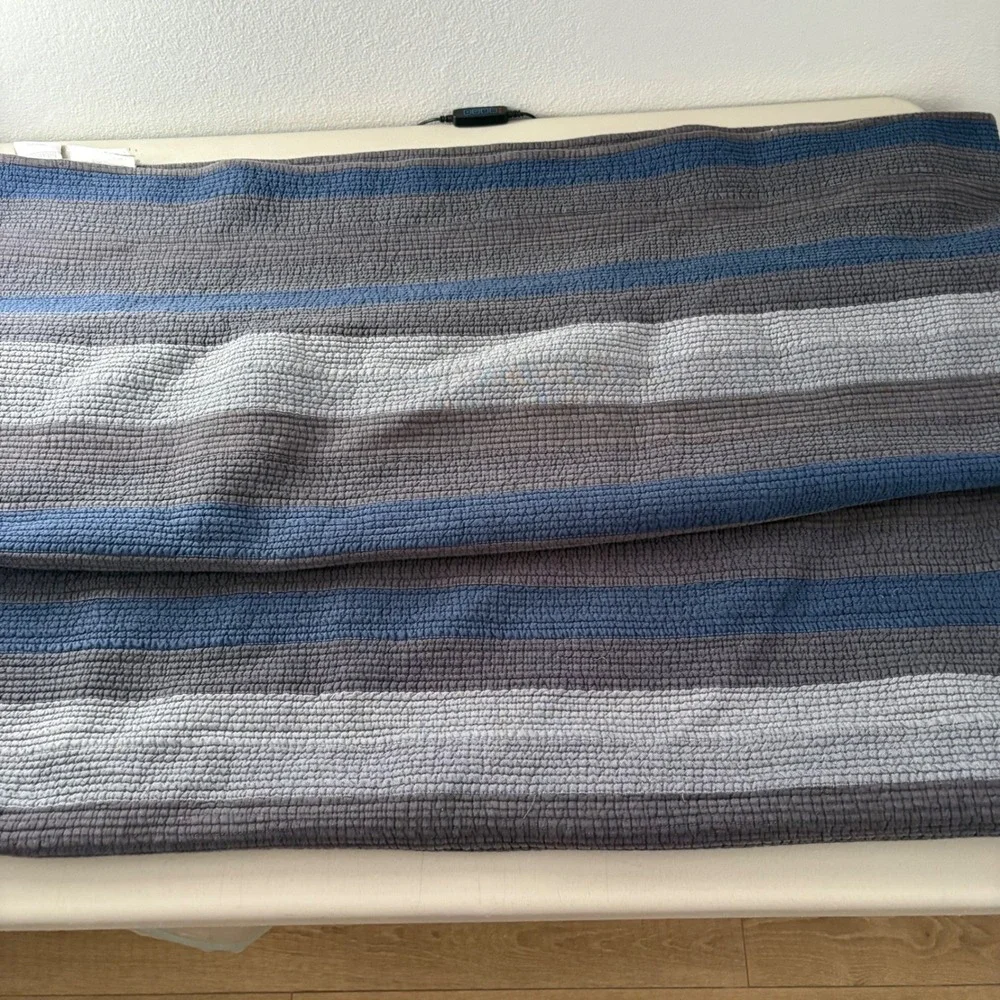 Restoration Hardware Baby & Child Striped Cotton Quilt Blu Grey 70x86 Revresible